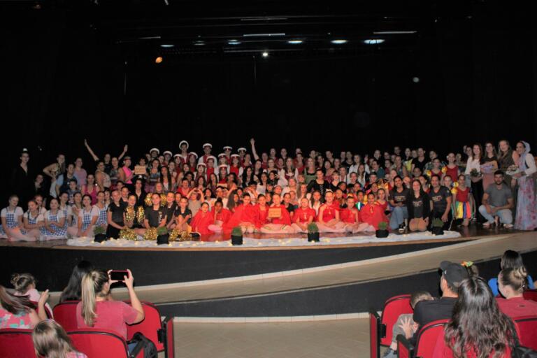 Centenas de pessoas lotam a Casa da Cultura no 1º Dance em Mercedes