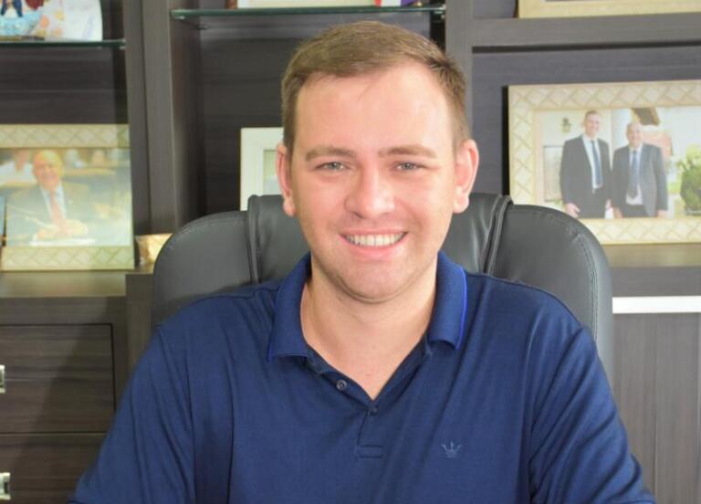 Vice-prefeito Tiago Hansel reassume Secretaria de Administração de Quatro Pontes