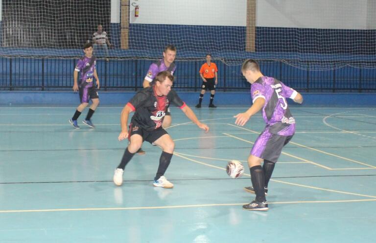 RHS, Oeste, Barões da Pisadinha e Elite avançam no Municipal