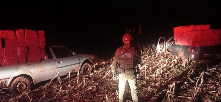 Veículos carregados com 5 mil pacotes de cigarros são apreendidos pelo BPFron em Guaíra