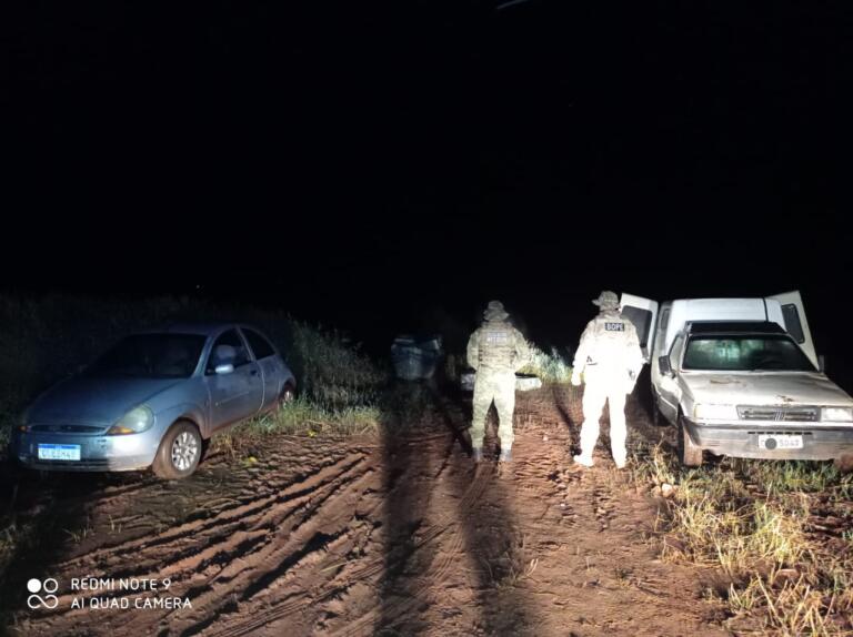 Patrulhamento em Porto Mendes termina com apreensão de uma embarcação, dois veículos e dois mil pacotes de cigarros