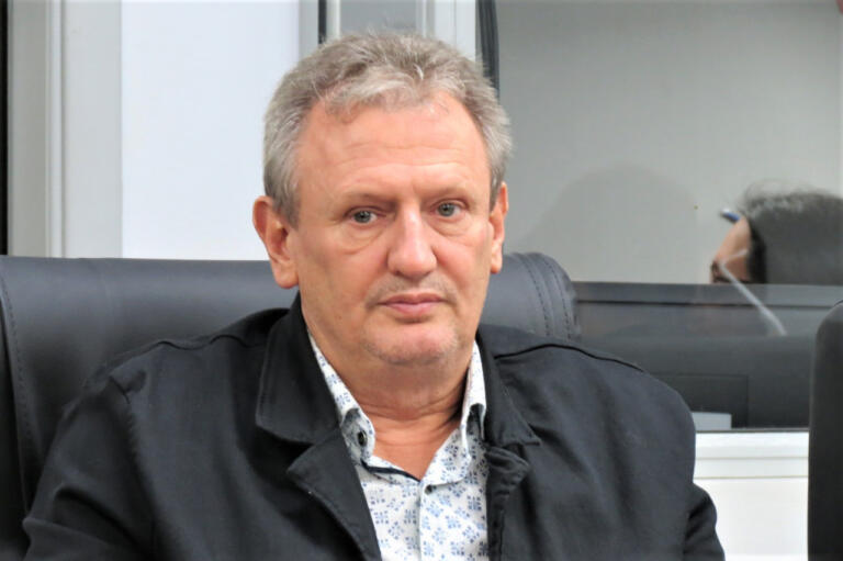 Carlinhos Silva sugere limpeza de terrenos nos fundos do posto de saúde e Asilo Lar Rosas Unidas