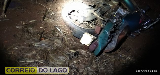 Motociclista morre após bater em uma árvore no interior de Santa Helena