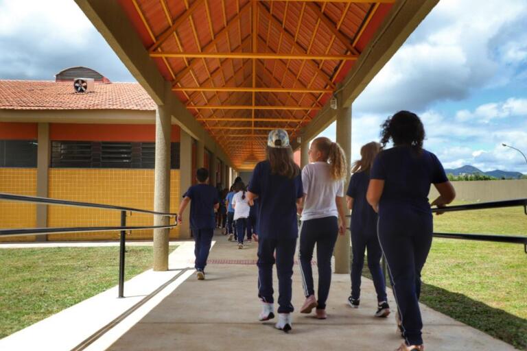 Educação assina contrato de quase meio bilhão com o BID para modernização da rede estadual