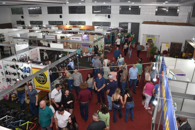 Festa aos 30 anos de Quatro Pontes movimenta o município neste fim de semana