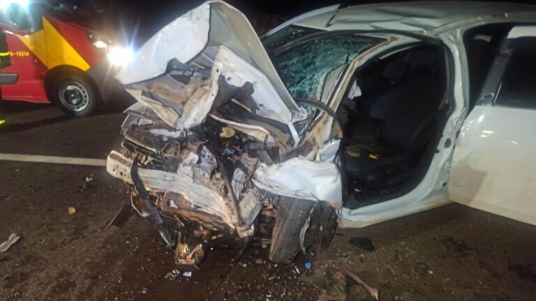 Condutor que dirigia na contramão causa dois acidentes, morre e deixa três pessoas feridas na BR-467