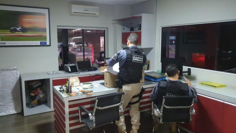 Policial e empresário são presos por envolvimento em desvio de cargas; mandado também foi cumprido em Marechal Rondon