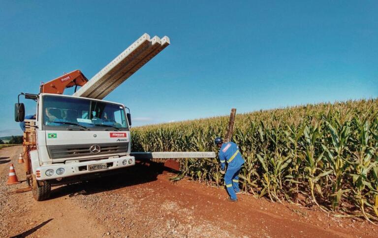 Com investimento de R$ 133 milhões, 1,5 mil quilômetros de rede trifásica são implantados no Oeste