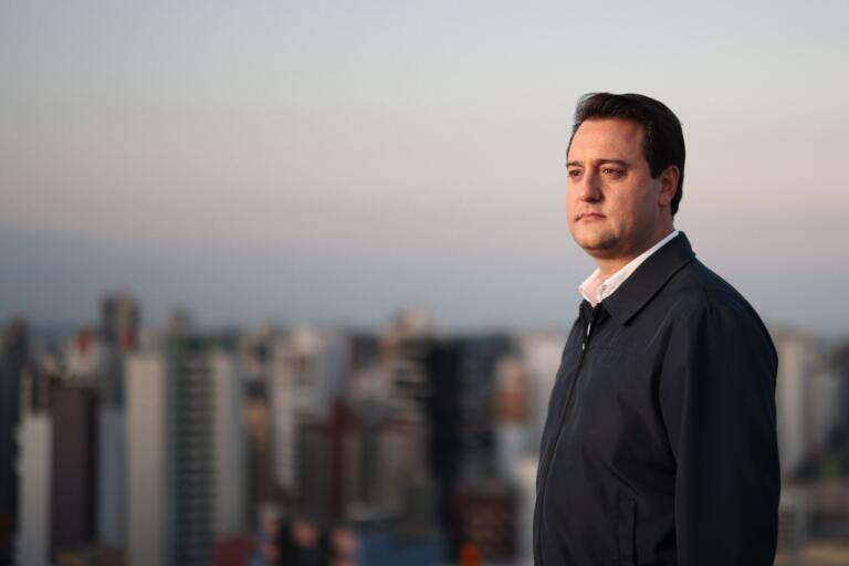 Além do presidente, 27 governadores tomam posse neste domingo 