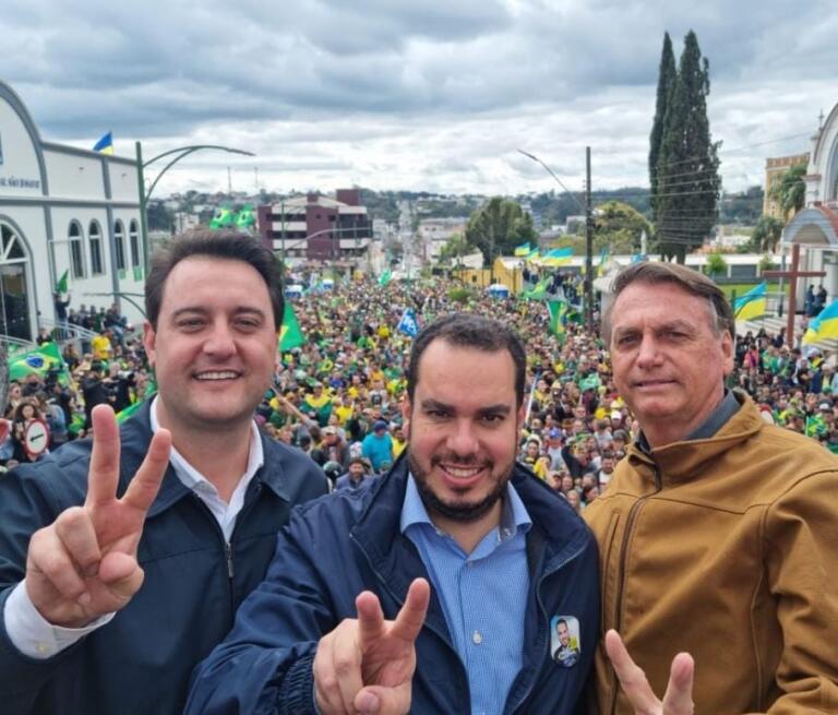 Presidente Bolsonaro volta ao Paraná e reforça apoio a Ratinho Junior e Paulo Martins para o Senado