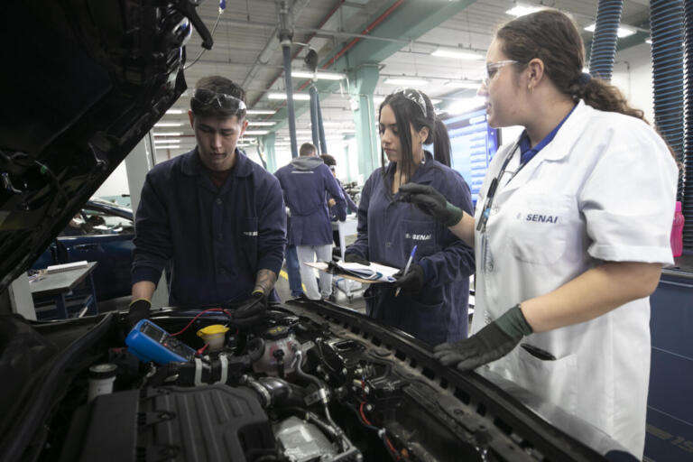 Região Oeste tem mais de 700 vagas em cursos gratuitos do Senai Paraná