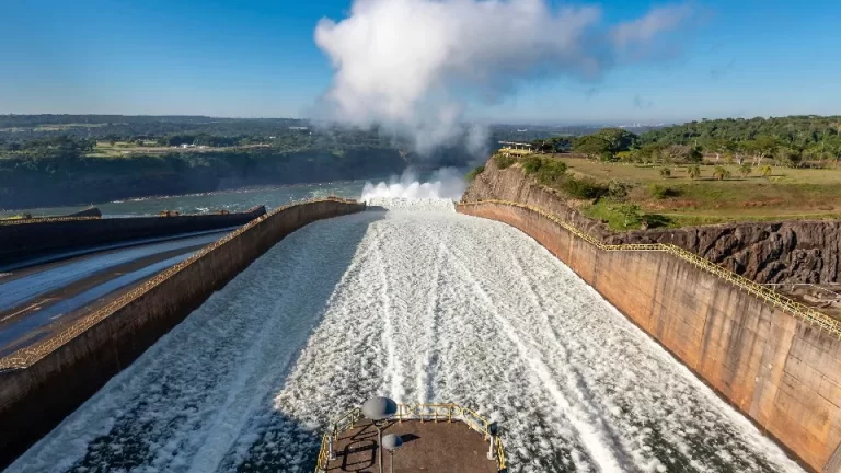 Itaipu pode abrir vertedouro neste fim de semana