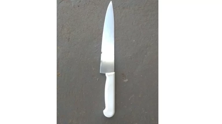 Com faca, homem invade Uopeccan e ameaça médico