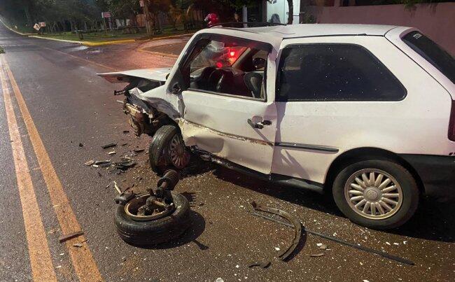 Condutora invade pista contrária, provoca acidente e foge em Santa Helena