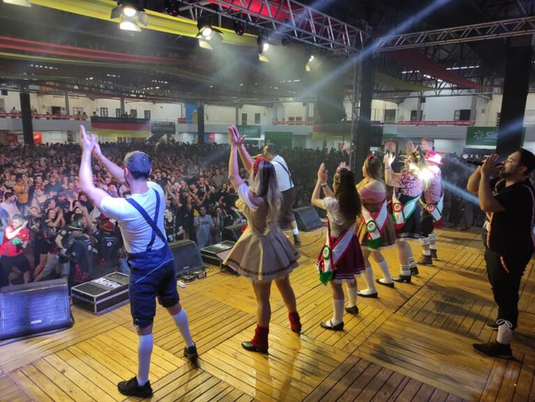 Confira fotos do 3º e último dia de Oktoberfest