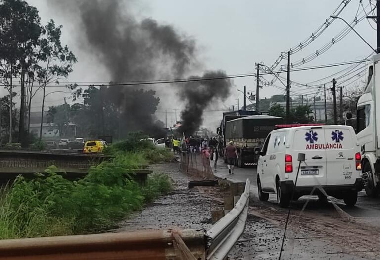 Manifestantes bloqueiam rodovia nas imediações do portal de Marechal Rondon