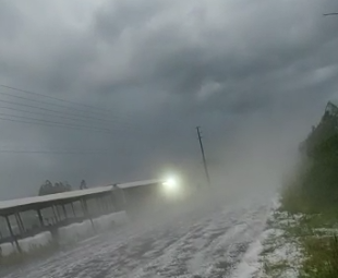 Queda de granizo muda paisagem e causa prejuízos em Santa Catarina; veja vídeos