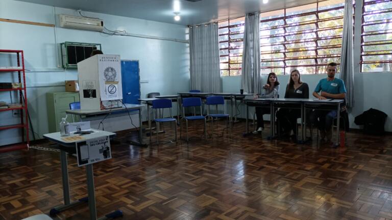 TRE chama pessoas com deficiência para atuarem como mesários voluntários nas eleições