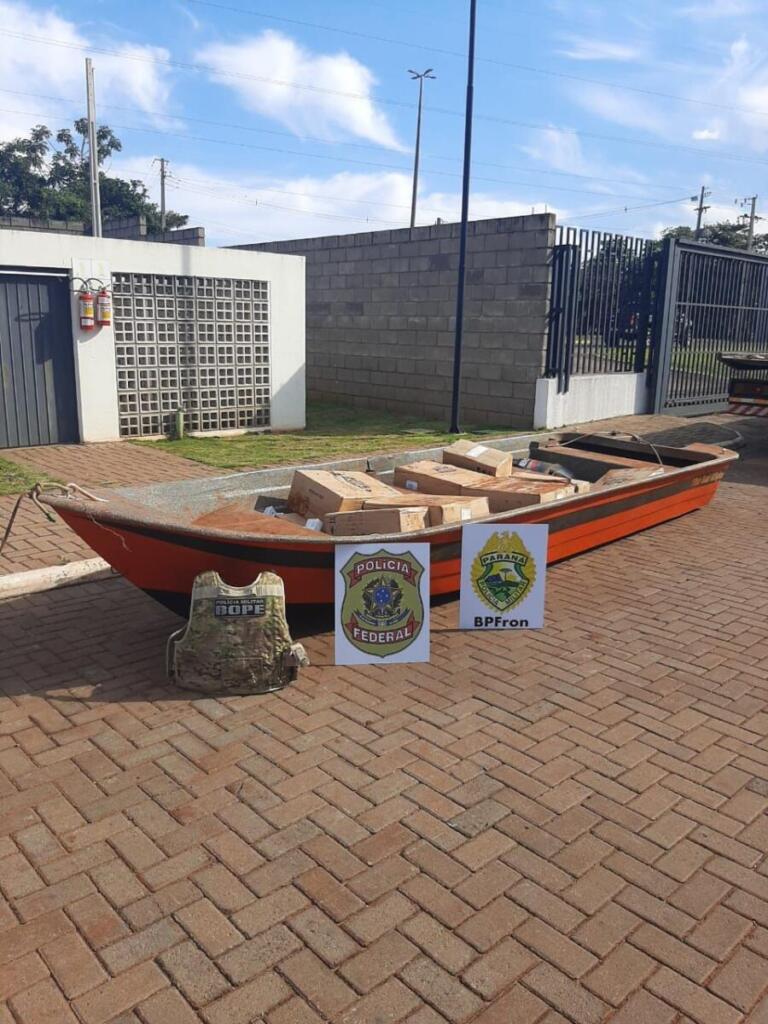 Embarcação carregada com mil pacotes de cigarros contrabandeados são apreendidos em Entre Rios do Oeste