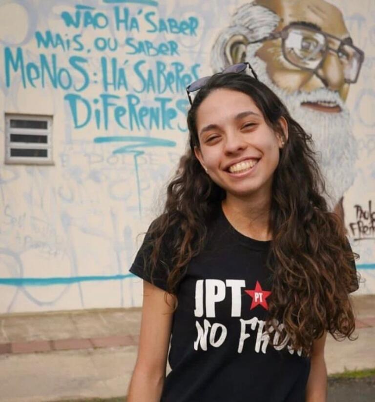 Ex-líder estudantil que confrontou parlamentares em ocupação de escolas no Paraná é eleita deputada estadual