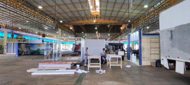 Empresas começam montagem de estandes para ExpoConstruindo em Toledo