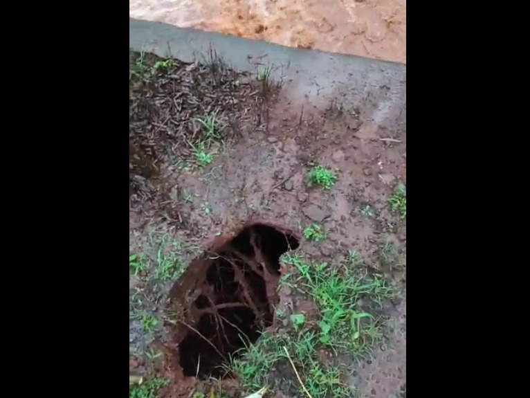 Rondonenses alertam sobre buraco em ponte no interior; prefeitura faz reparos