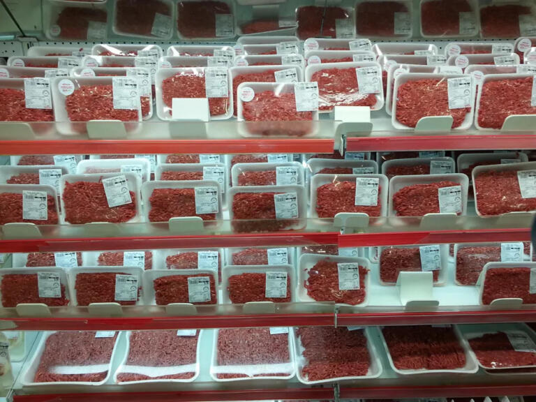 Produção e venda de carne moída passam a ter novas regras; entenda