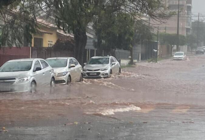 Veja o que esperar da nova frente fria que chega ao Brasil; previsão é de mais chuva e temporais entre Santa Catarina e Paraná