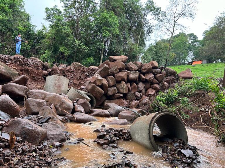 Operação de emergência busca amenizar os prejuízos causados pelas chuvas em Mercedes