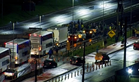 Protesto que bloqueava BR-277 em Cascavel é encerrado pela PRF