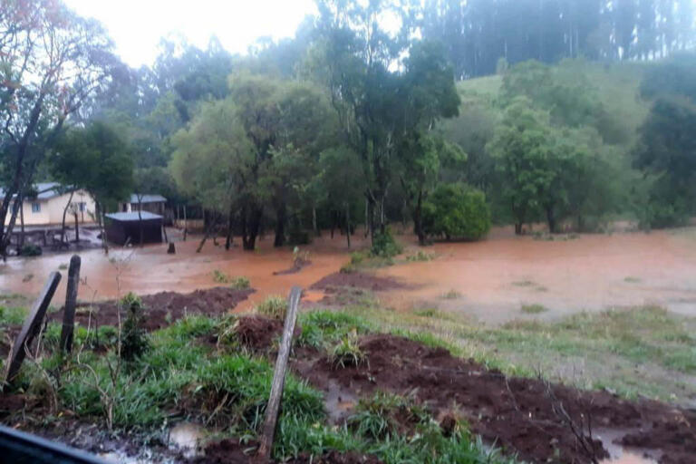 19 municípios do Paraná são atingidos por temporais, enxurradas e alagamentos; Marechal Rondon registrou 83 milímetros de chuva