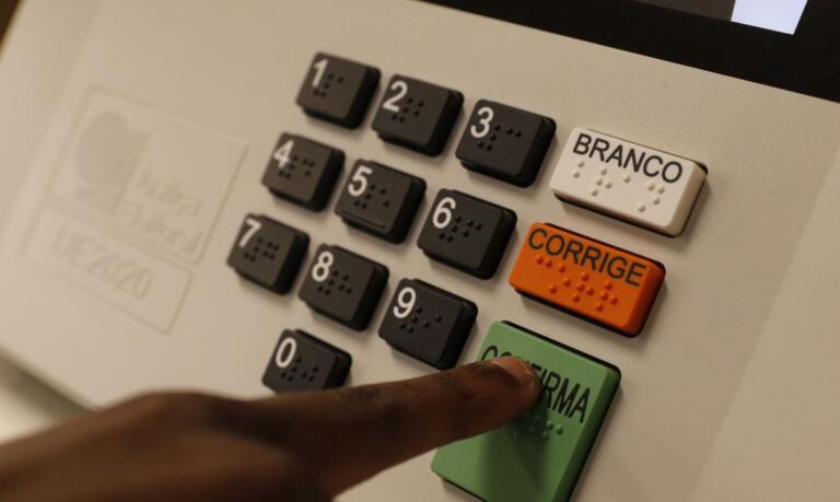 Quem não votou no 1º turno tem até cinco de dezembro para justificar ausência
