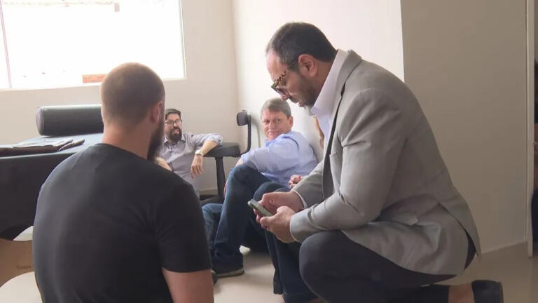 Visita de Tarcísio de Freitas em Paraisópolis, na Zona Sul de SP, é interrompida por tiroteio na comunidade