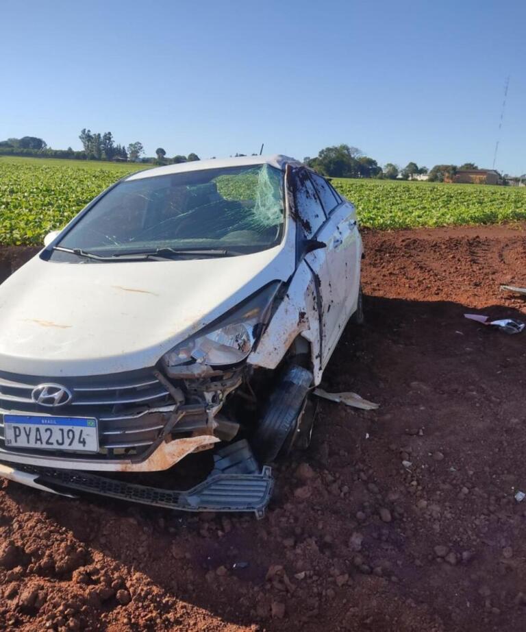 Após perder controle da direção, condutora de HB20 capota na saída de Nova Santa Rosa