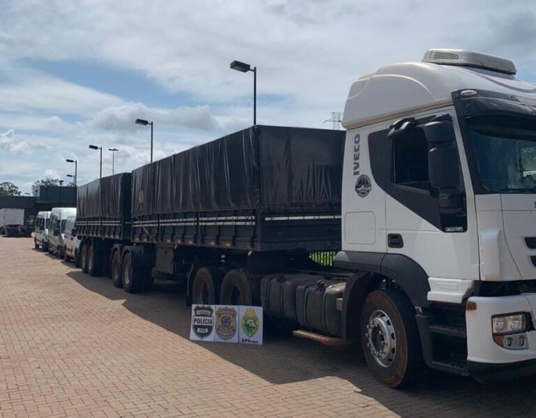 Comboio de veículos carregados com cigarros é apreendido em Mercedes; contrabando soma R$ 4 milhões