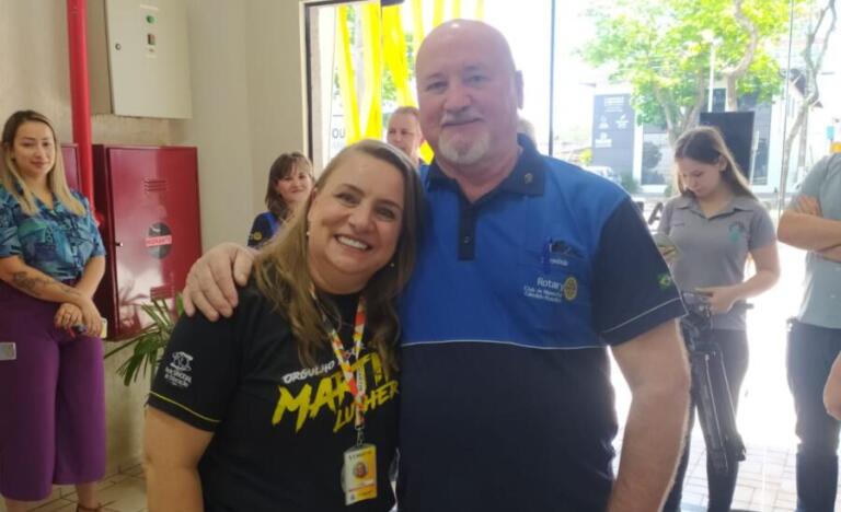 Liane Schwingel é escolhida Funcionária Padrão 2022 de Marechal Rondon