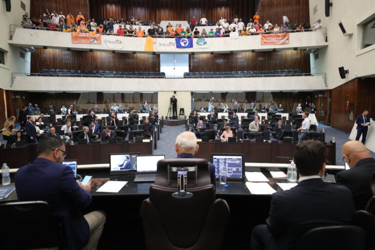 Deputados aprovam e encaminham para sanção projeto que autoriza Governo do Paraná a vender parte da Copel