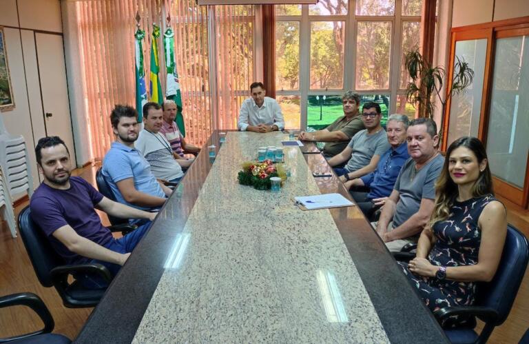 Jardim Primavera divulga o almoço da Costela na Estufa e Leitão à Pururuca