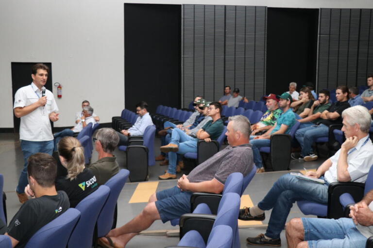 Encontro sobre o Complexo de Enfezamento do milho reúne produtores da região em Pato Bragado