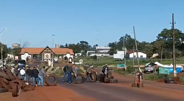 Manifestantes voltam a colocar pneus na BR-163 em Marechal Rondon; interdição é parcial