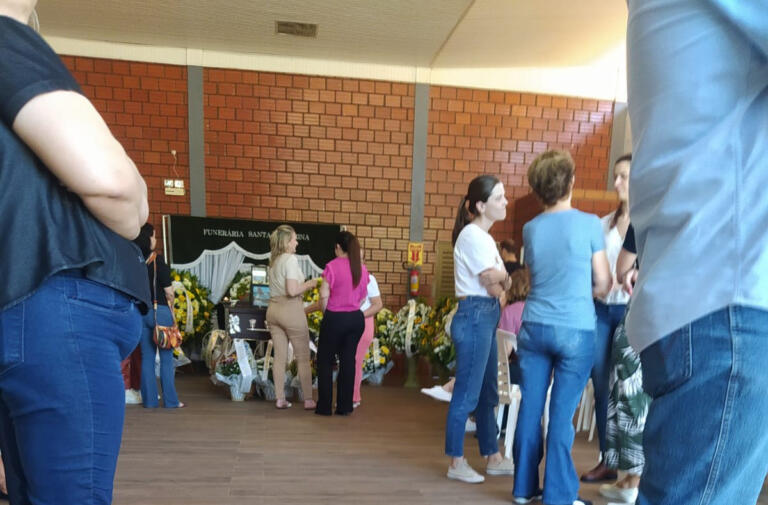 Velório de Dirceu da Cruz Vianna está sendo realizado no pavilhão da Igreja Católica