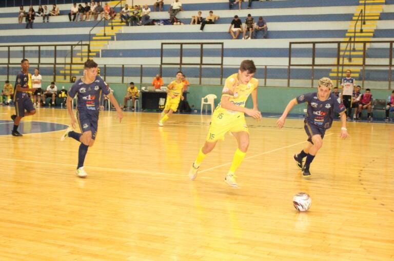 AACC abre quadrangular semifinal do Paranaense com virada incrível sobre Fazenda Futsal