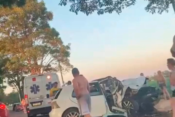 Jovem de 22 anos morre após bater carro contra árvore no interior de Pato Bragado