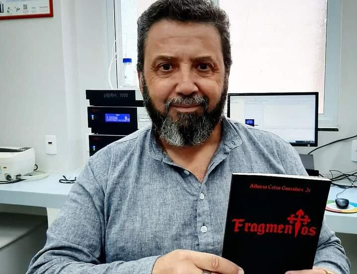 “Tarde de autógrafos” com o autor do livro “Fragmentos” acontece neste sábado em Curitiba