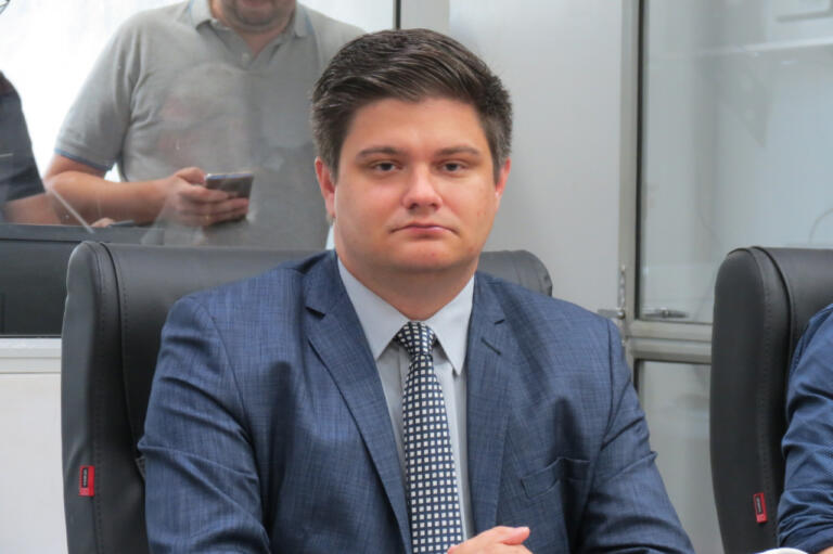 Arion propõe auxílio-aluguel para mulheres vítimas de violência doméstica