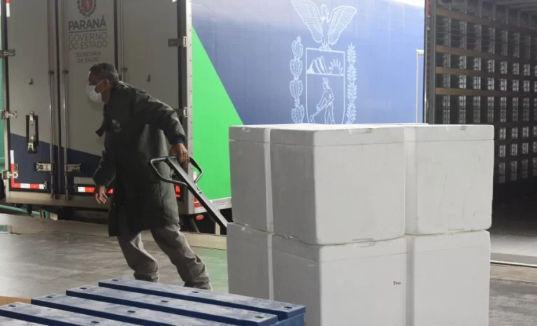 Paraná recebe mais 449,9 mil doses contra a Covid-19