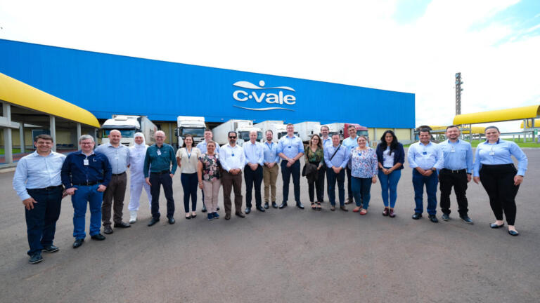 Diplomatas de cinco países visitam indústrias da C.Vale