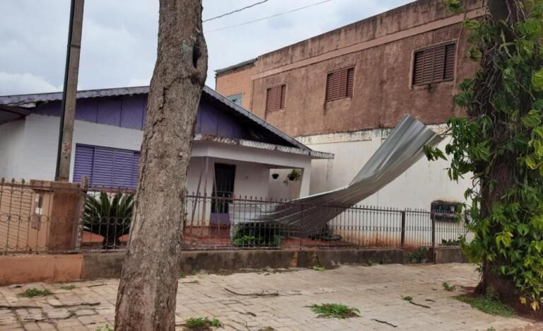 Fortes ventos causam estragos em Nova Santa Rosa