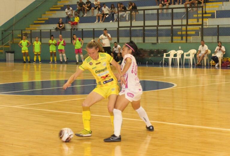 Virada emocionante no fim deixa AACC a um empate do título da Copa União