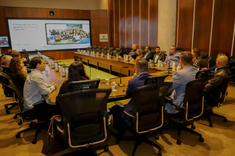 Governo do Paraná oferece 10 mil bolsas de estudo na área de tecnologia